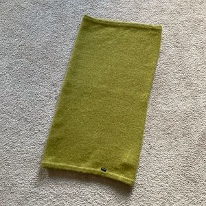 Jackpot angora wool scarf. O/S green in excellent condition